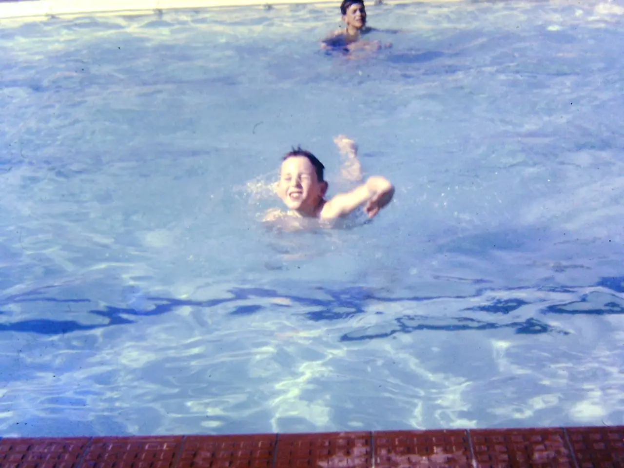 Year-round Swimming Instruction for Children in Lecce: Uninterrupted Aquatic Skill Development