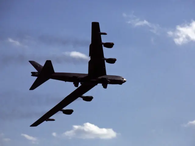 Airship Passes Over Düsseldorf: Skyward Sighting Occurs