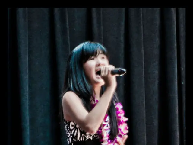 Elderly opera enthusiast accompanies Thomas Hampson on global tours