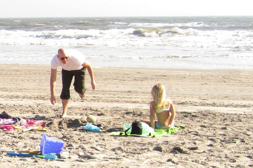 Holiday travelers. Analysis reveals cost-effective and expensive vacation destinations during Whit...